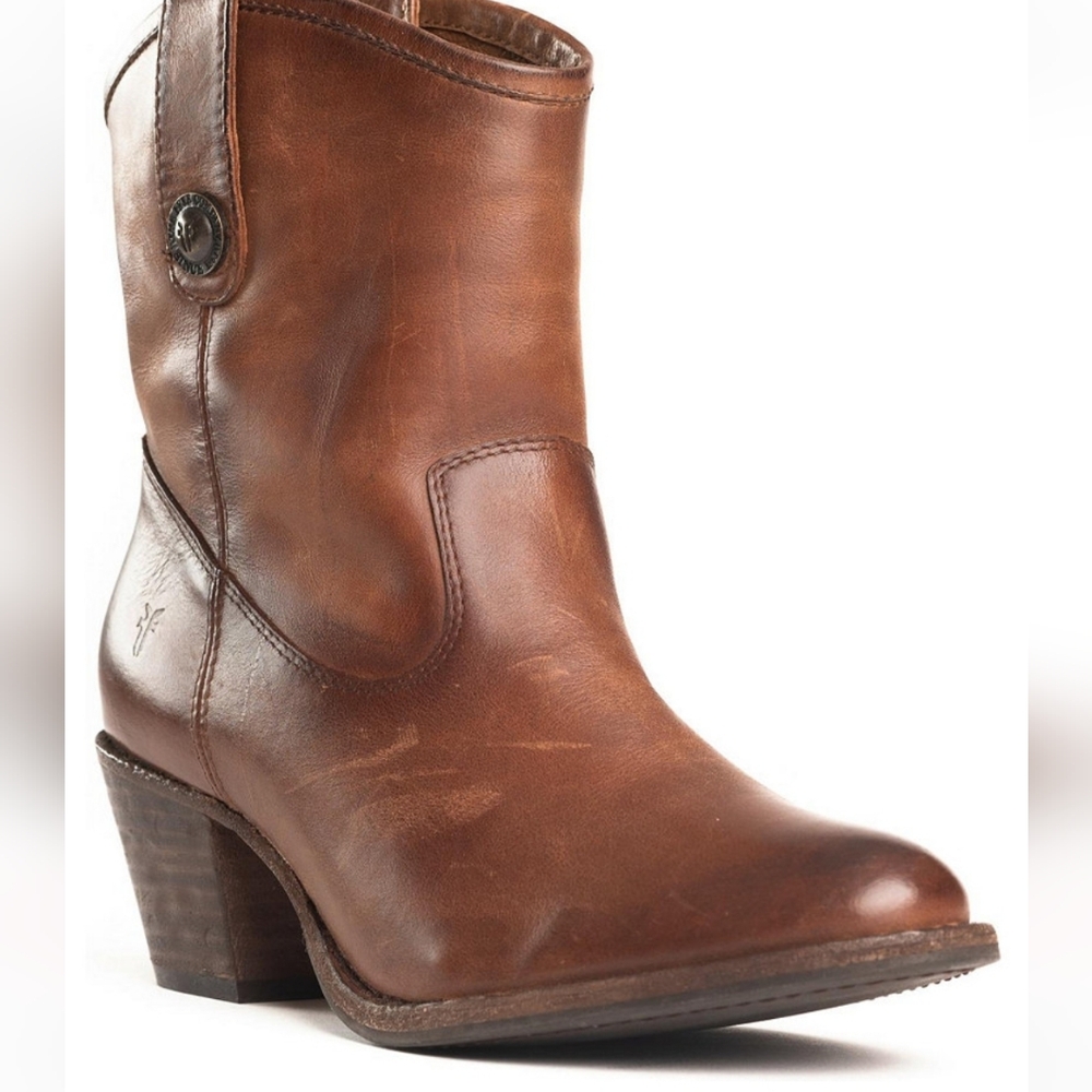👢 Frye "Jackie"  Distressed Booties 👢